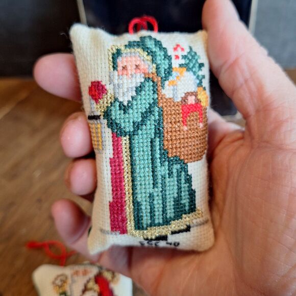 VTG 1990 HESTIA Hand Made Embroidered Santa Claus Pillow Ornaments 3" Long - Picture 7 of 16